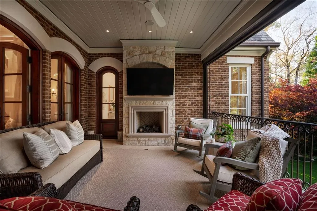 5250 London Drive, Atlanta, Georgia 30327, 6 Bedrooms Bedrooms, ,6 BathroomsBathrooms,Residential,Sold,5250 London Drive,7702737