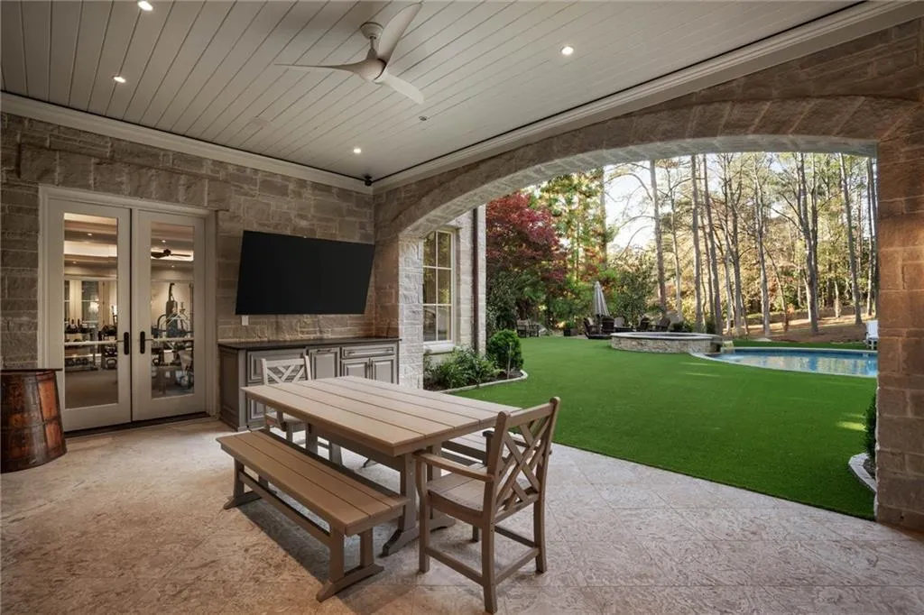 5250 London Drive, Atlanta, Georgia 30327, 6 Bedrooms Bedrooms, ,6 BathroomsBathrooms,Residential,Sold,5250 London Drive,7702737