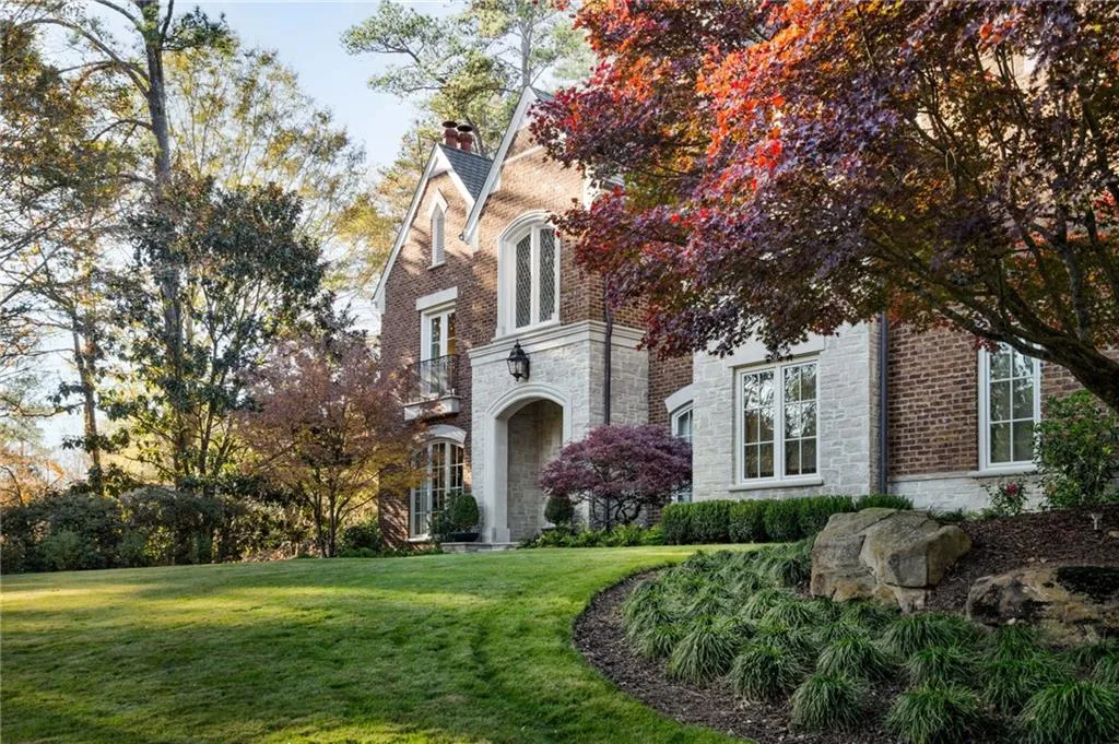 5250 London Drive, Atlanta, Georgia 30327, 6 Bedrooms Bedrooms, ,6 BathroomsBathrooms,Residential,Sold,5250 London Drive,7702737