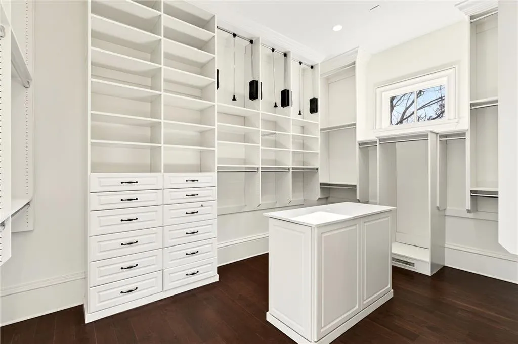 5250 London Drive, Atlanta, Georgia 30327, 6 Bedrooms Bedrooms, ,6 BathroomsBathrooms,Residential,Sold,5250 London Drive,7702737