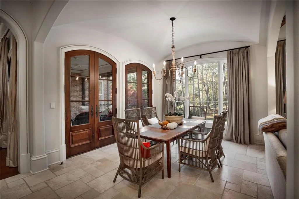 5250 London Drive, Atlanta, Georgia 30327, 6 Bedrooms Bedrooms, ,6 BathroomsBathrooms,Residential,Sold,5250 London Drive,7702737