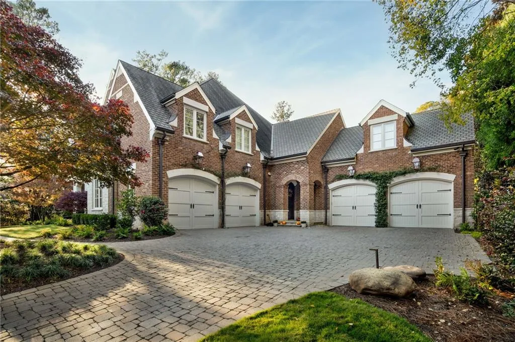 5250 London Drive, Atlanta, Georgia 30327, 6 Bedrooms Bedrooms, ,6 BathroomsBathrooms,Residential,Sold,5250 London Drive,7702737
