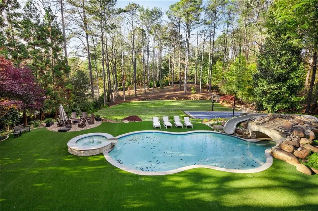 5250 London Drive, Atlanta, Georgia 30327, 6 Bedrooms Bedrooms, ,6 BathroomsBathrooms,Residential,Sold,5250 London Drive,7702737