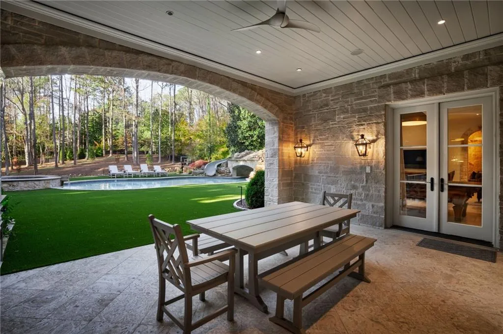 5250 London Drive, Atlanta, Georgia 30327, 6 Bedrooms Bedrooms, ,6 BathroomsBathrooms,Residential,Sold,5250 London Drive,7702737