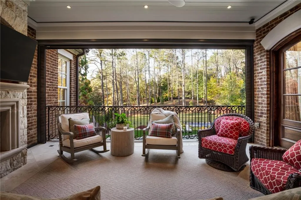 5250 London Drive, Atlanta, Georgia 30327, 6 Bedrooms Bedrooms, ,6 BathroomsBathrooms,Residential,Sold,5250 London Drive,7702737