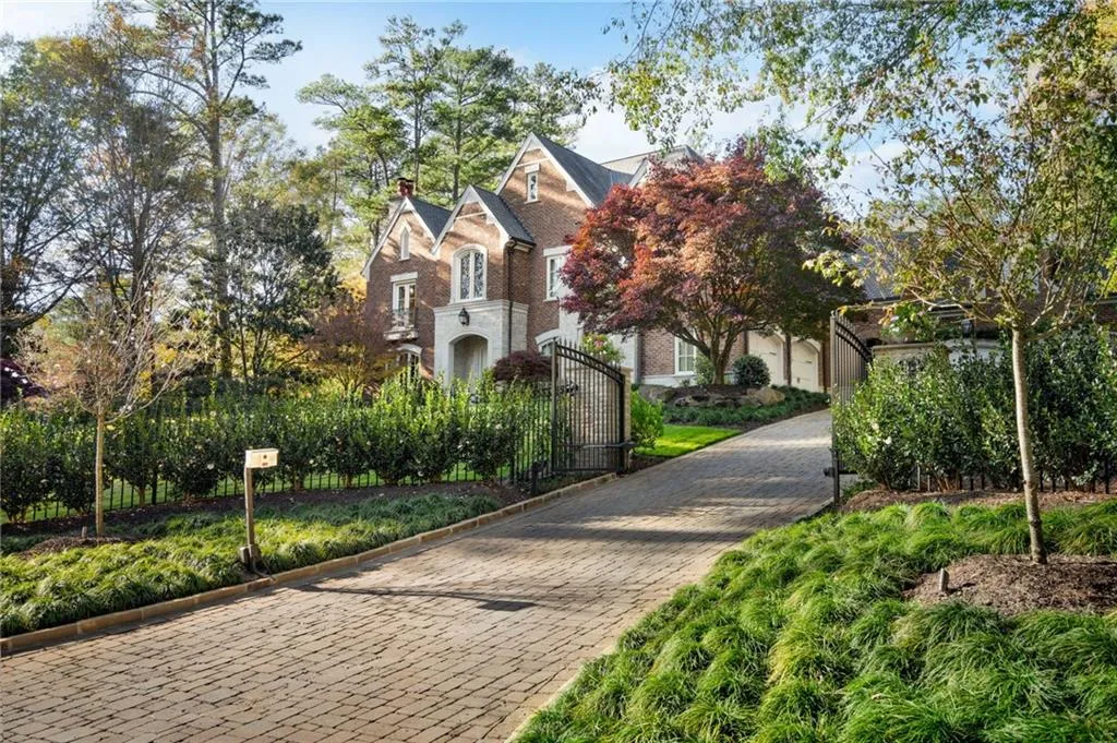 5250 London Drive, Atlanta, Georgia 30327, 6 Bedrooms Bedrooms, ,6 BathroomsBathrooms,Residential,Sold,5250 London Drive,7702737