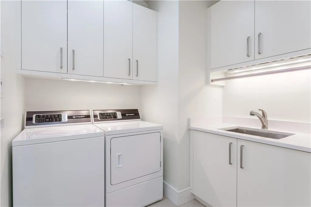 3376 Peachtree Road Ne Unit 34a, Atlanta, Georgia 30326, 3 Bedrooms Bedrooms, ,3 BathroomsBathrooms,Residential,For Sale,3376 Peachtree Road Ne Unit 34a,7628990