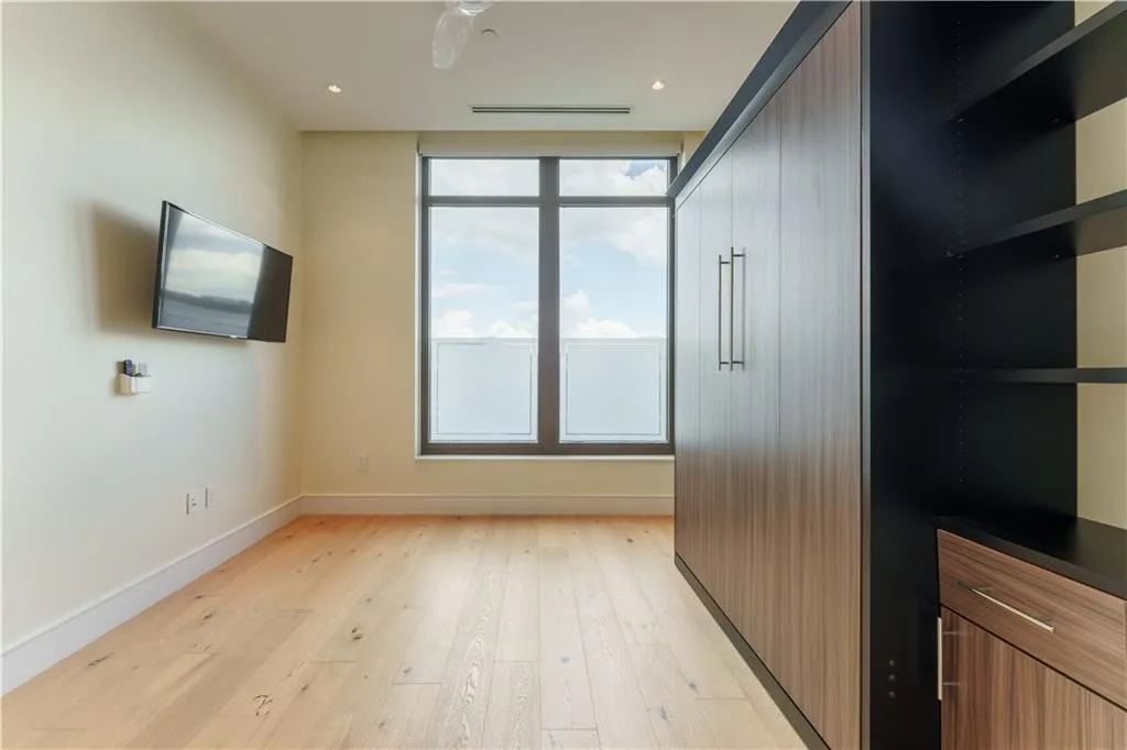 With Murphy Bed included!