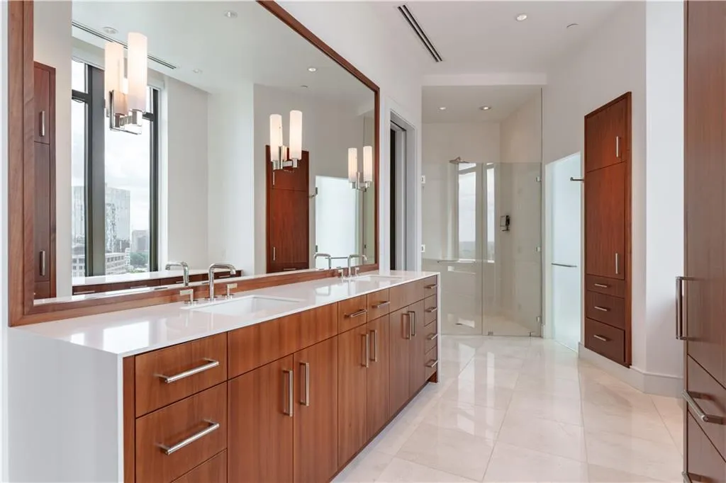 3376 Peachtree Road Ne Unit 34a, Atlanta, Georgia 30326, 3 Bedrooms Bedrooms, ,3 BathroomsBathrooms,Residential,For Sale,3376 Peachtree Road Ne Unit 34a,7628990