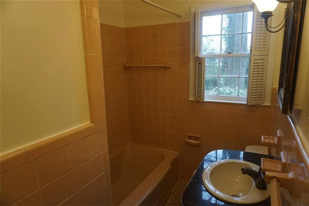 4650 Canyon Creek Trail, Sandy Springs, Georgia 30342, 2 Bedrooms Bedrooms, ,2 BathroomsBathrooms,Residential,Sold,4650 Canyon Creek Trail,6686710