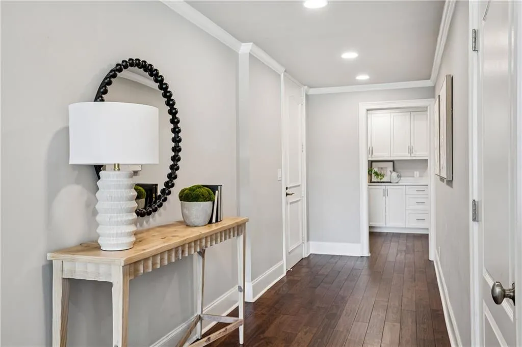 2575 Peachtree Road Ne Unit 5g, Atlanta, Georgia 30305, 3 Bedrooms Bedrooms, ,3 BathroomsBathrooms,Residential,For Sale,2575 Peachtree Road Ne Unit 5g,7647329