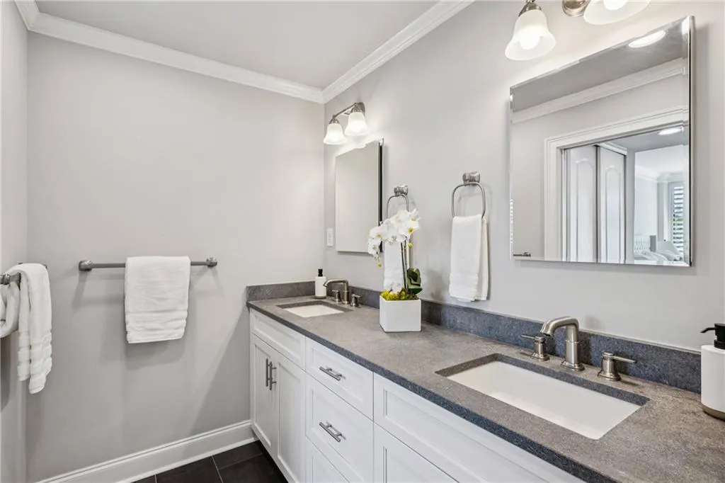 2575 Peachtree Road Ne Unit 5g, Atlanta, Georgia 30305, 3 Bedrooms Bedrooms, ,3 BathroomsBathrooms,Residential,For Sale,2575 Peachtree Road Ne Unit 5g,7647329