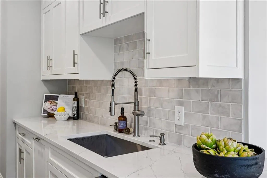 2575 Peachtree Road Ne Unit 5g, Atlanta, Georgia 30305, 3 Bedrooms Bedrooms, ,3 BathroomsBathrooms,Residential,For Sale,2575 Peachtree Road Ne Unit 5g,7647329