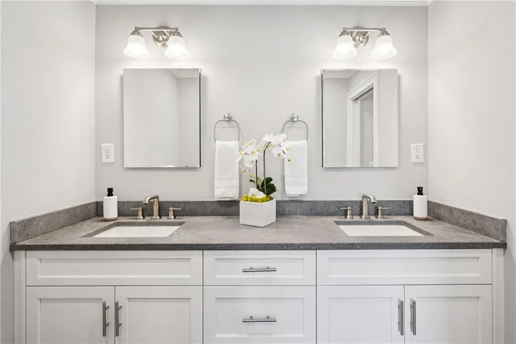 2575 Peachtree Road Ne Unit 5g, Atlanta, Georgia 30305, 3 Bedrooms Bedrooms, ,3 BathroomsBathrooms,Residential,For Sale,2575 Peachtree Road Ne Unit 5g,7647329