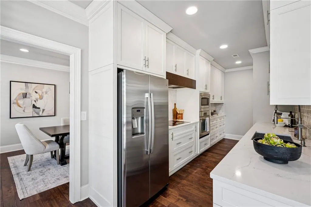 2575 Peachtree Road Ne Unit 5g, Atlanta, Georgia 30305, 3 Bedrooms Bedrooms, ,3 BathroomsBathrooms,Residential,For Sale,2575 Peachtree Road Ne Unit 5g,7647329
