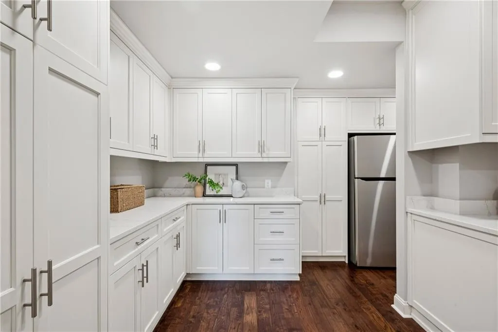 2575 Peachtree Road Ne Unit 5g, Atlanta, Georgia 30305, 3 Bedrooms Bedrooms, ,3 BathroomsBathrooms,Residential,For Sale,2575 Peachtree Road Ne Unit 5g,7647329