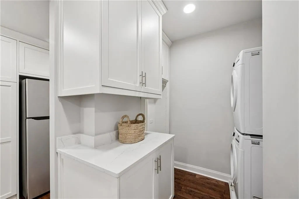 2575 Peachtree Road Ne Unit 5g, Atlanta, Georgia 30305, 3 Bedrooms Bedrooms, ,3 BathroomsBathrooms,Residential,For Sale,2575 Peachtree Road Ne Unit 5g,7647329