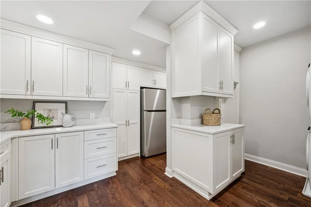 2575 Peachtree Road Ne Unit 5g, Atlanta, Georgia 30305, 3 Bedrooms Bedrooms, ,3 BathroomsBathrooms,Residential,For Sale,2575 Peachtree Road Ne Unit 5g,7647329