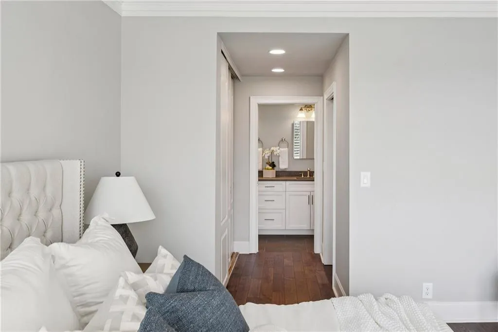2575 Peachtree Road Ne Unit 5g, Atlanta, Georgia 30305, 3 Bedrooms Bedrooms, ,3 BathroomsBathrooms,Residential,For Sale,2575 Peachtree Road Ne Unit 5g,7647329
