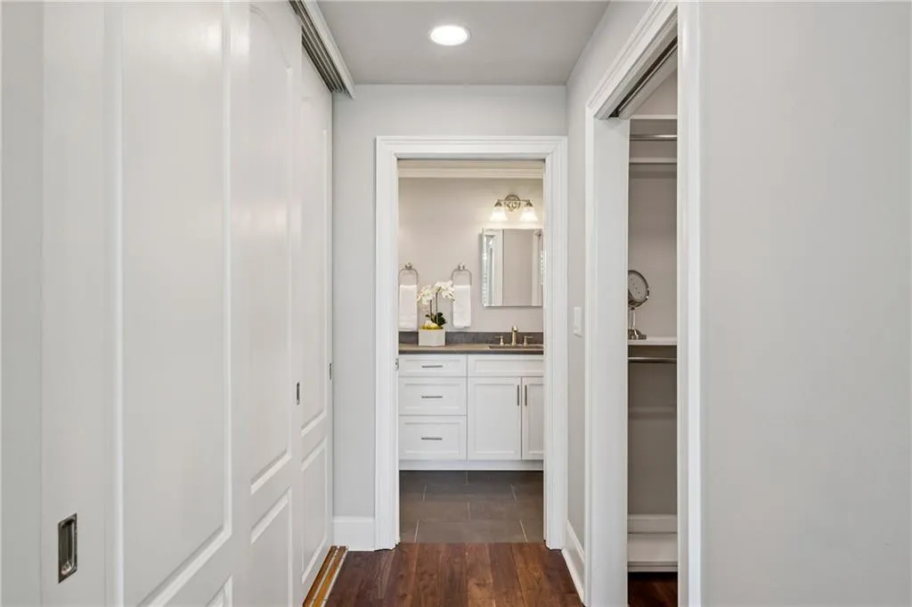 2575 Peachtree Road Ne Unit 5g, Atlanta, Georgia 30305, 3 Bedrooms Bedrooms, ,3 BathroomsBathrooms,Residential,For Sale,2575 Peachtree Road Ne Unit 5g,7647329