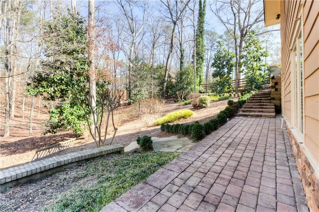 7965 Spalding Hills, Sandy Springs, Georgia 30350, 5 Bedrooms Bedrooms, ,3 BathroomsBathrooms,Residential,Sold,7965 Spalding Hills,5801836