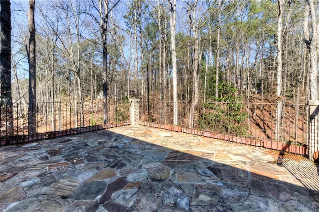 7965 Spalding Hills, Sandy Springs, Georgia 30350, 5 Bedrooms Bedrooms, ,3 BathroomsBathrooms,Residential,Sold,7965 Spalding Hills,5801836