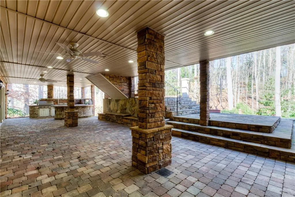 7965 Spalding Hills, Sandy Springs, Georgia 30350, 5 Bedrooms Bedrooms, ,3 BathroomsBathrooms,Residential,Sold,7965 Spalding Hills,5801836