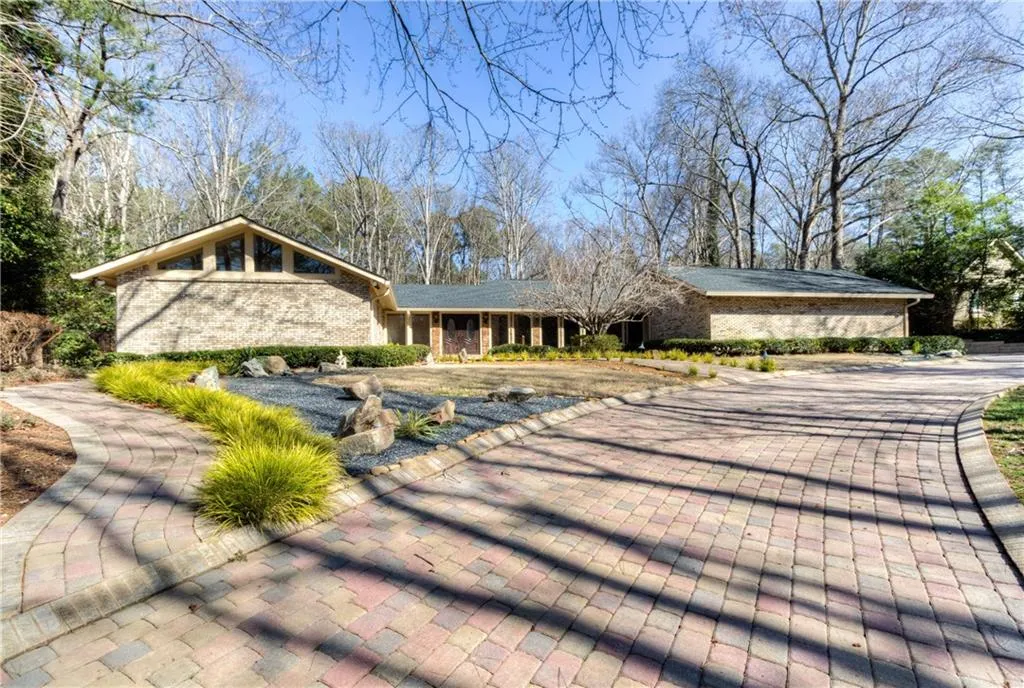 7965 Spalding Hills, Sandy Springs, Georgia 30350, 5 Bedrooms Bedrooms, ,3 BathroomsBathrooms,Residential,Sold,7965 Spalding Hills,5801836