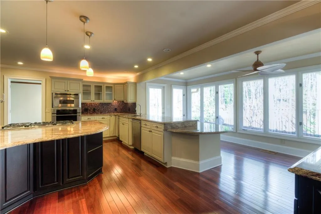 7965 Spalding Hills, Sandy Springs, Georgia 30350, 5 Bedrooms Bedrooms, ,3 BathroomsBathrooms,Residential,Sold,7965 Spalding Hills,5801836