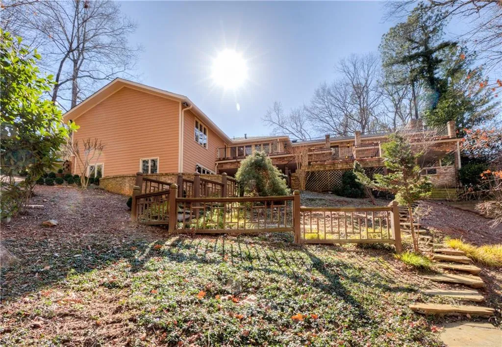7965 Spalding Hills, Sandy Springs, Georgia 30350, 5 Bedrooms Bedrooms, ,3 BathroomsBathrooms,Residential,Sold,7965 Spalding Hills,5801836