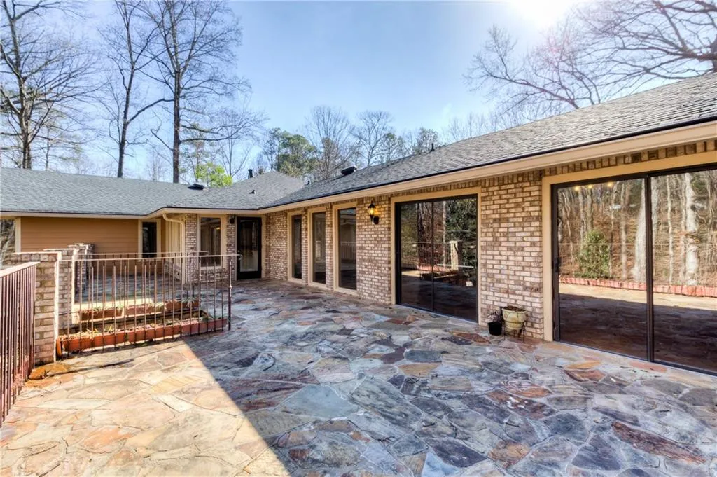 7965 Spalding Hills, Sandy Springs, Georgia 30350, 5 Bedrooms Bedrooms, ,3 BathroomsBathrooms,Residential,Sold,7965 Spalding Hills,5801836