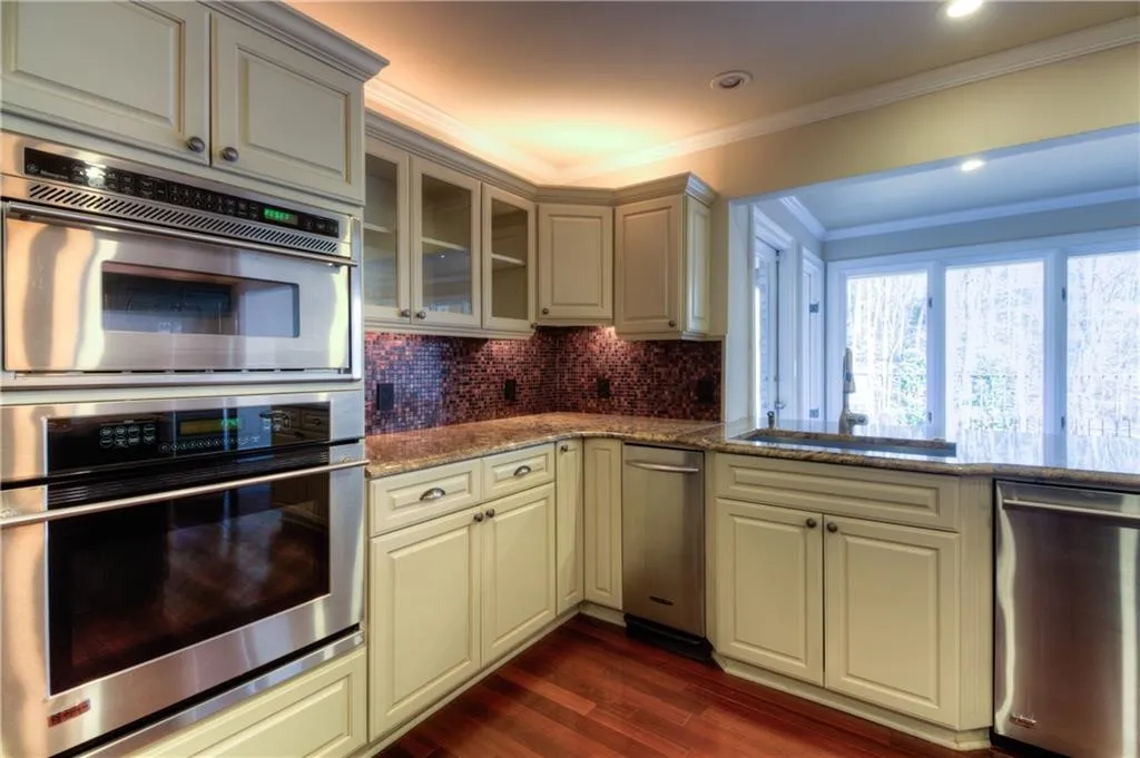 7965 Spalding Hills, Sandy Springs, Georgia 30350, 5 Bedrooms Bedrooms, ,3 BathroomsBathrooms,Residential,Sold,7965 Spalding Hills,5801836