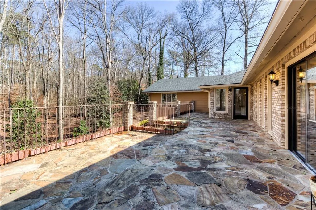 7965 Spalding Hills, Sandy Springs, Georgia 30350, 5 Bedrooms Bedrooms, ,3 BathroomsBathrooms,Residential,Sold,7965 Spalding Hills,5801836