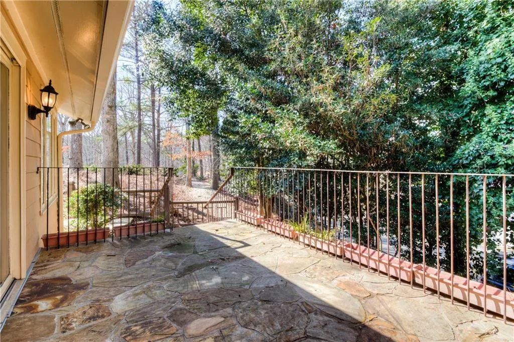 7965 Spalding Hills, Sandy Springs, Georgia 30350, 5 Bedrooms Bedrooms, ,3 BathroomsBathrooms,Residential,Sold,7965 Spalding Hills,5801836
