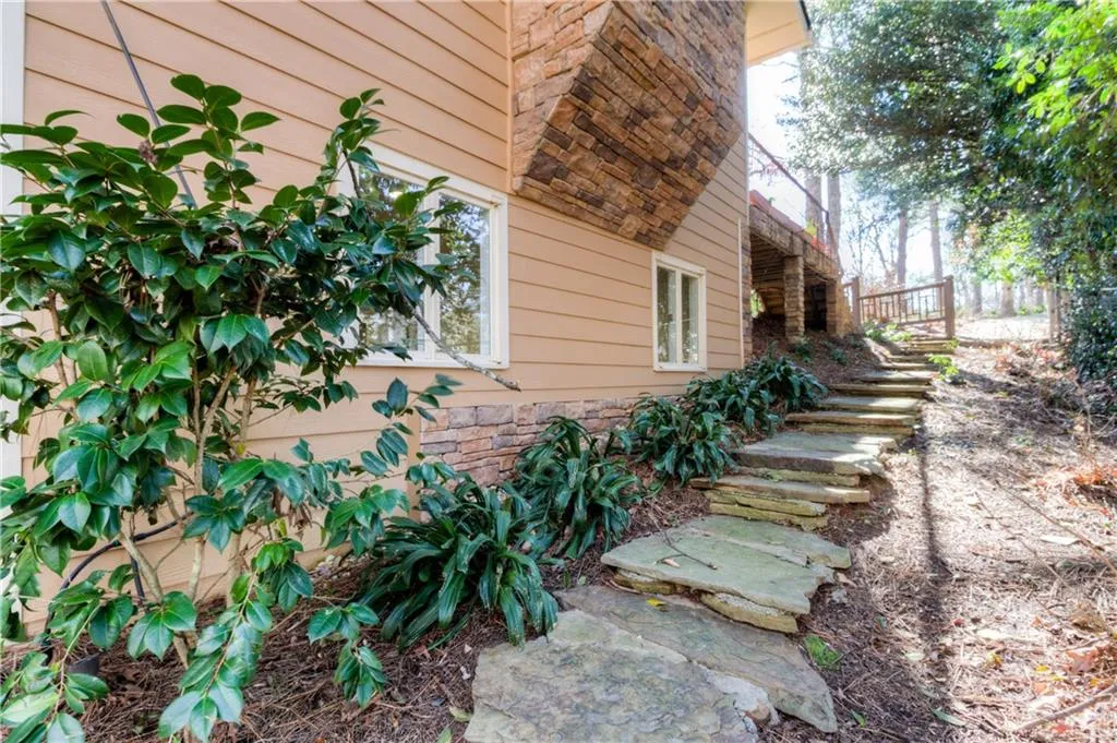 7965 Spalding Hills, Sandy Springs, Georgia 30350, 5 Bedrooms Bedrooms, ,3 BathroomsBathrooms,Residential,Sold,7965 Spalding Hills,5801836