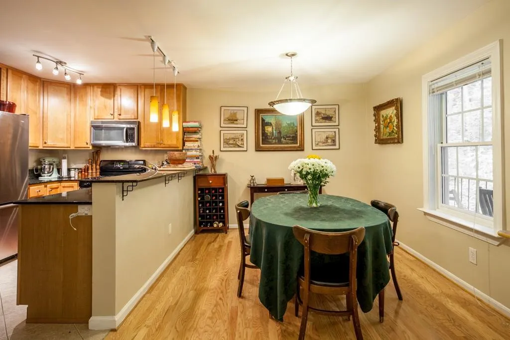 1445 Monroe Drive Ne Unit F17, Atlanta, Georgia 30324, 2 Bedrooms Bedrooms, ,2 BathroomsBathrooms,Residential,Sold,1445 Monroe Drive Ne Unit F17,5841951