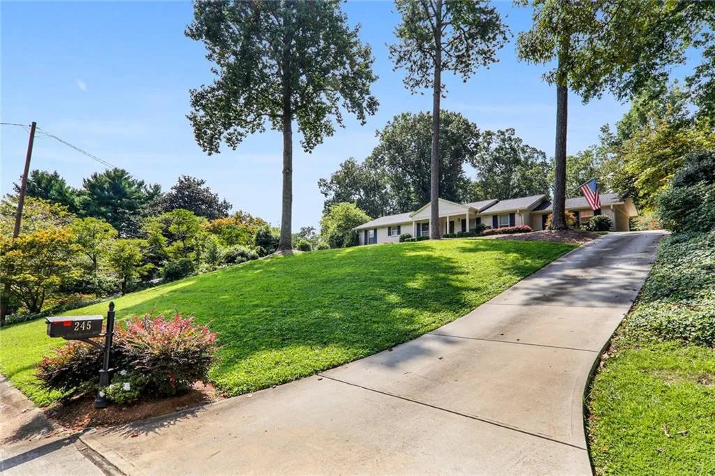 245 Beachland Drive, Atlanta, Georgia 30342, 4 Bedrooms Bedrooms, ,3 BathroomsBathrooms,Residential,Sold,245 Beachland Drive,6782548