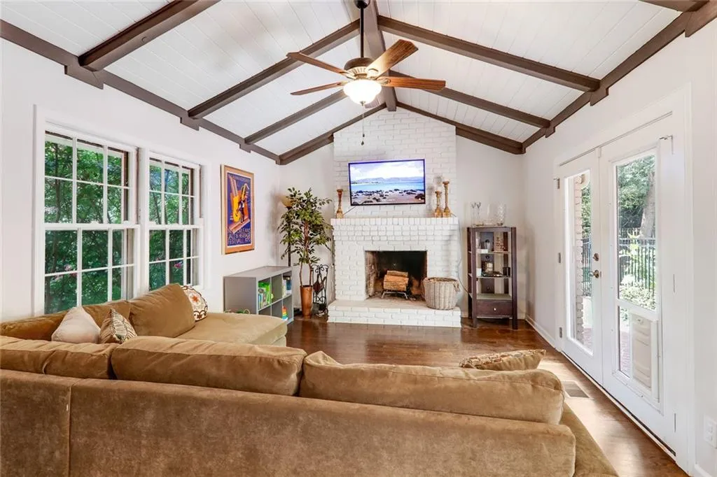 245 Beachland Drive, Atlanta, Georgia 30342, 4 Bedrooms Bedrooms, ,3 BathroomsBathrooms,Residential,Sold,245 Beachland Drive,6782548