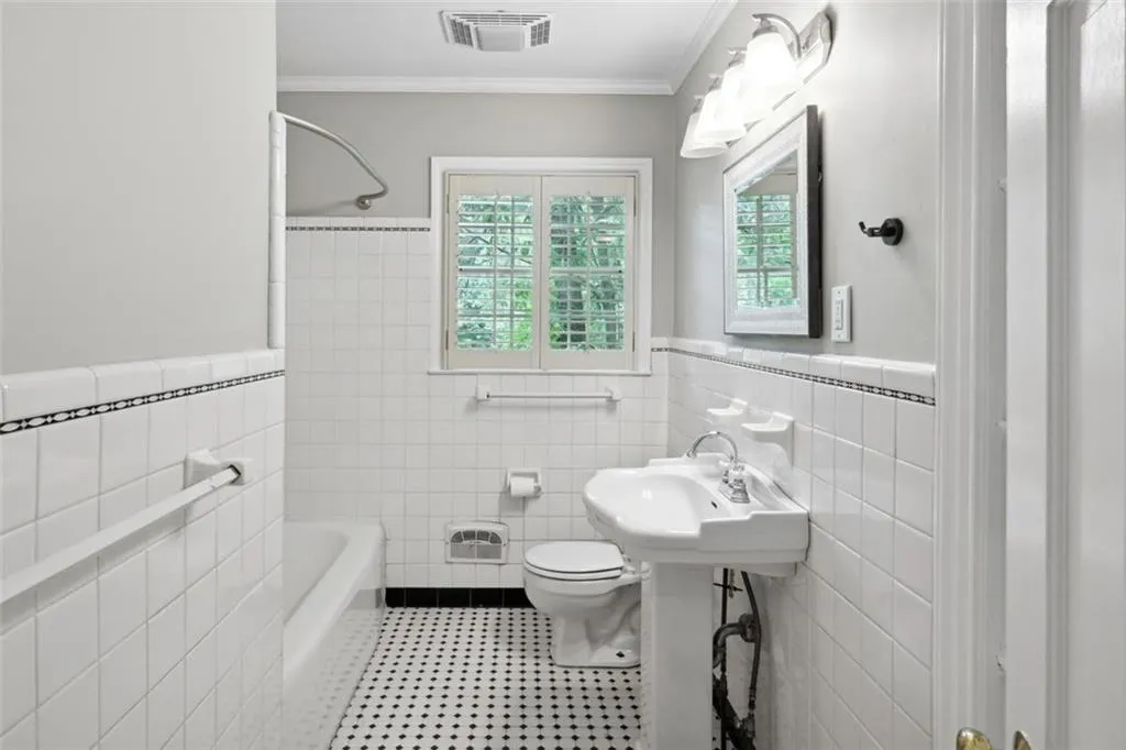 5618 Sherrell Drive, Atlanta, Georgia 30342, 3 Bedrooms Bedrooms, ,2 BathroomsBathrooms,Residential,Sold,5618 Sherrell Drive,7231883