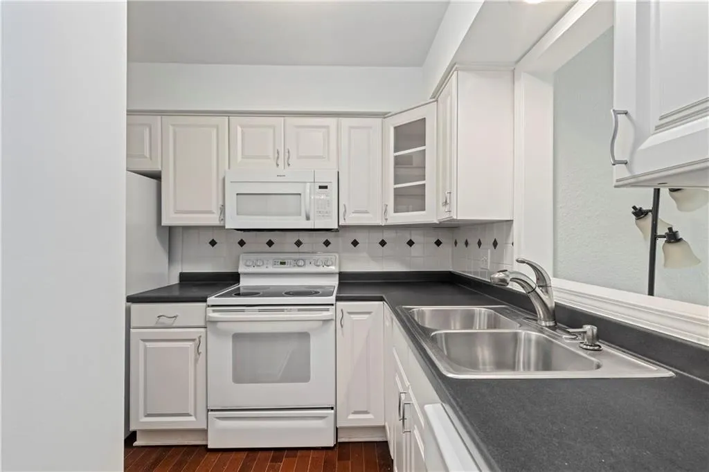97 Rosaire Place Nw, Atlanta, Georgia 30327, 1 Bedroom Bedrooms, ,1 BathroomBathrooms,Residential,For Sale,97 Rosaire Place Nw,7624160