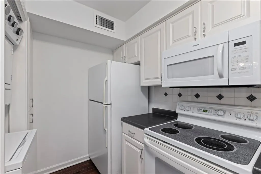 97 Rosaire Place Nw, Atlanta, Georgia 30327, 1 Bedroom Bedrooms, ,1 BathroomBathrooms,Residential,For Sale,97 Rosaire Place Nw,7624160