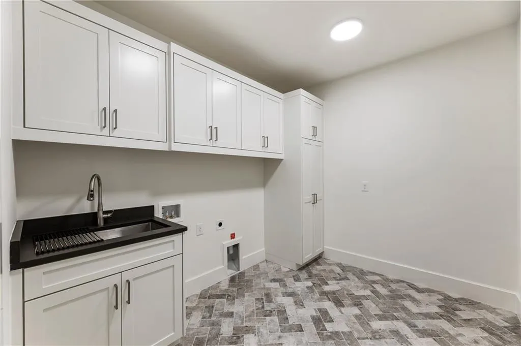 1145 Kingston Drive, Atlanta, Georgia 30342, 6 Bedrooms Bedrooms, ,6 BathroomsBathrooms,Residential,For Sale,1145 Kingston Drive,7623942