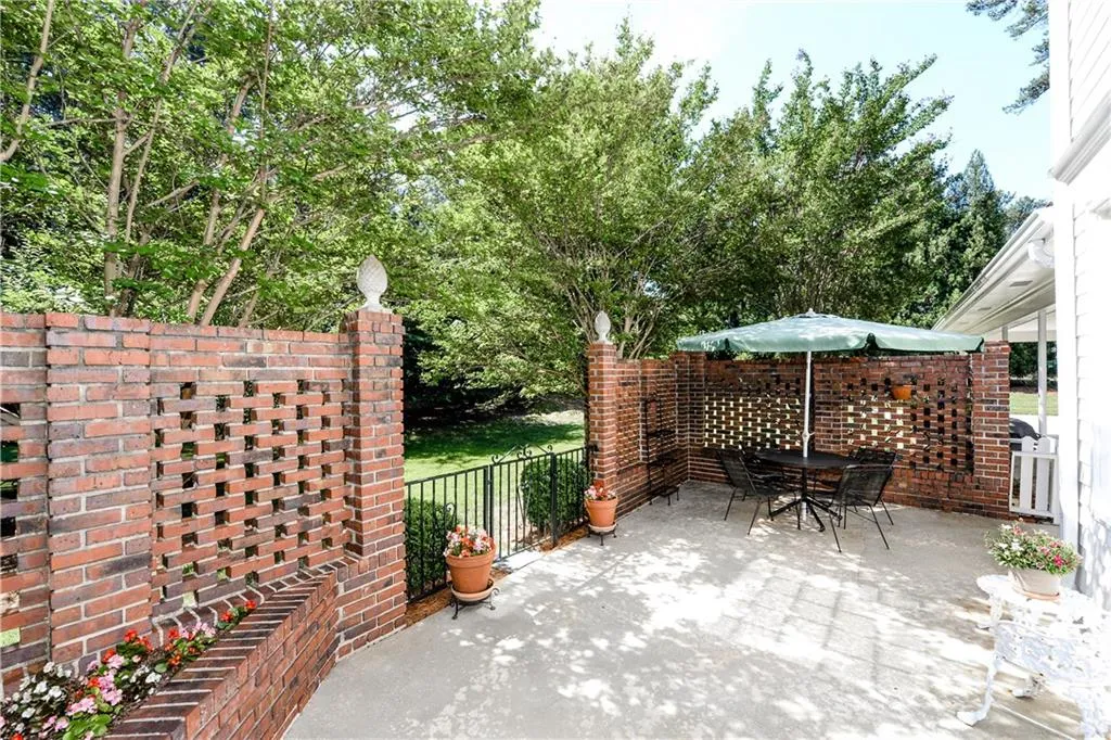 780 Wesley Oak Road, Sandy Springs, Georgia 30328, 4 Bedrooms Bedrooms, ,2 BathroomsBathrooms,Residential,Sold,780 Wesley Oak Road,5816179