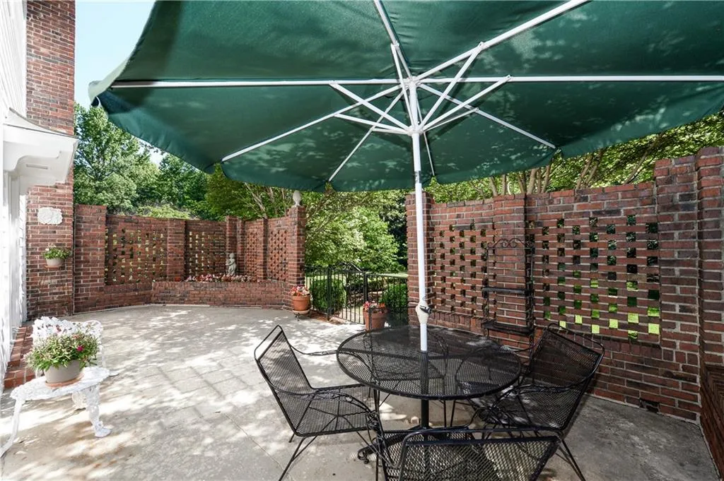 780 Wesley Oak Road, Sandy Springs, Georgia 30328, 4 Bedrooms Bedrooms, ,2 BathroomsBathrooms,Residential,Sold,780 Wesley Oak Road,5816179