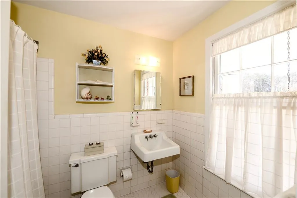 780 Wesley Oak Road, Sandy Springs, Georgia 30328, 4 Bedrooms Bedrooms, ,2 BathroomsBathrooms,Residential,Sold,780 Wesley Oak Road,5816179