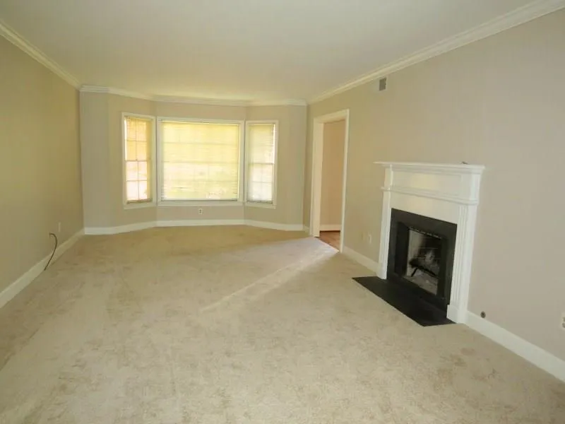 3873 Roswell Road Ne Unit 4, Atlanta, Georgia 30342, 3 Bedrooms Bedrooms, ,2 BathroomsBathrooms,Residential,Sold,3873 Roswell Road Ne Unit 4,5819391