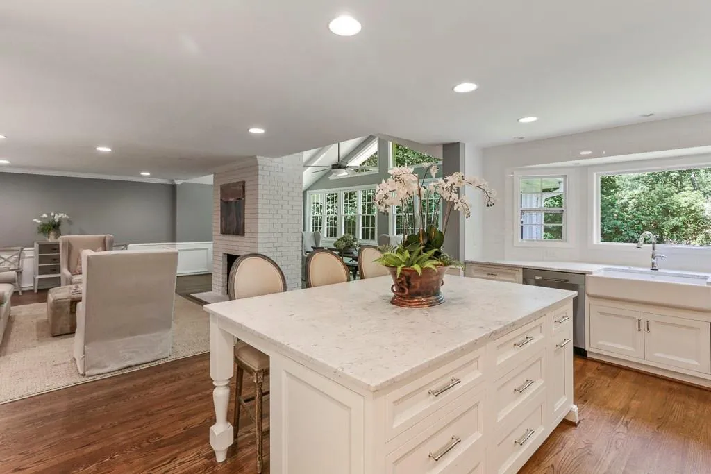 5795 Riverwood Drive, Sandy Springs, Georgia 30328, 5 Bedrooms Bedrooms, ,4 BathroomsBathrooms,Residential,Sold,5795 Riverwood Drive,6911121