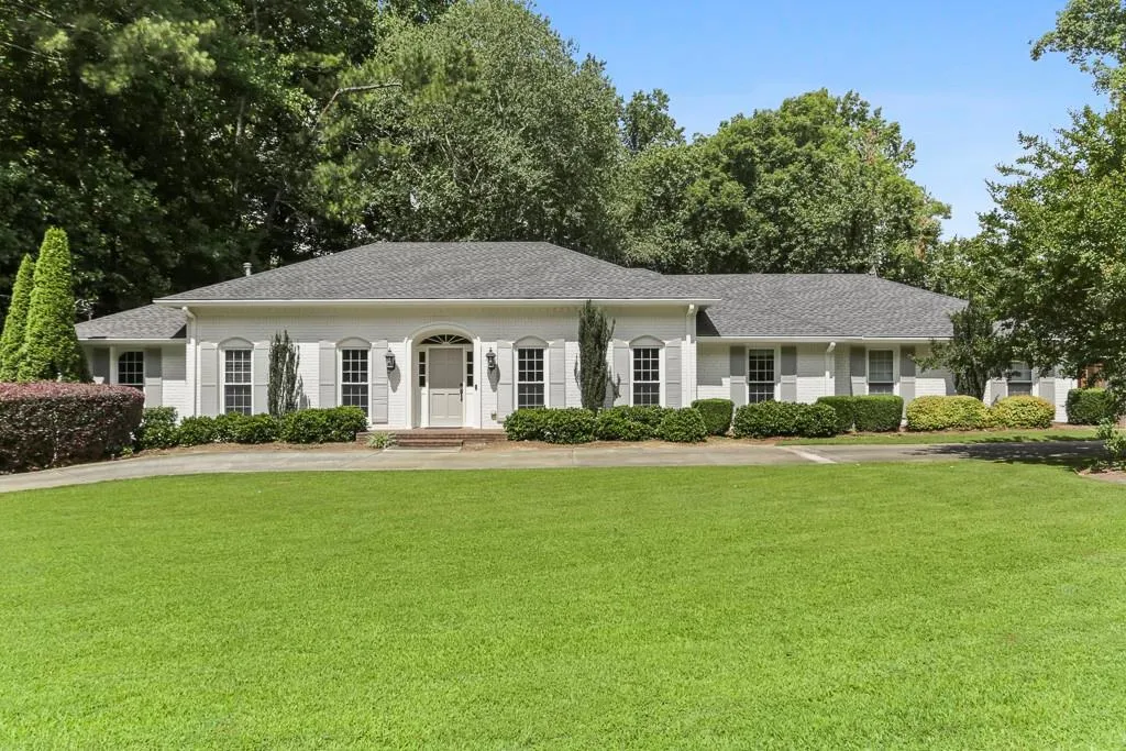 5795 Riverwood Drive, Sandy Springs, Georgia 30328, 5 Bedrooms Bedrooms, ,4 BathroomsBathrooms,Residential,Sold,5795 Riverwood Drive,6911121