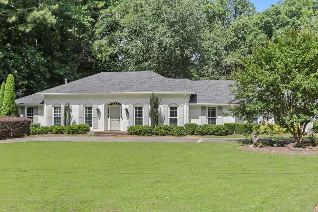 5795 Riverwood Drive, Sandy Springs, Georgia 30328, 5 Bedrooms Bedrooms, ,4 BathroomsBathrooms,Residential,Sold,5795 Riverwood Drive,6911121