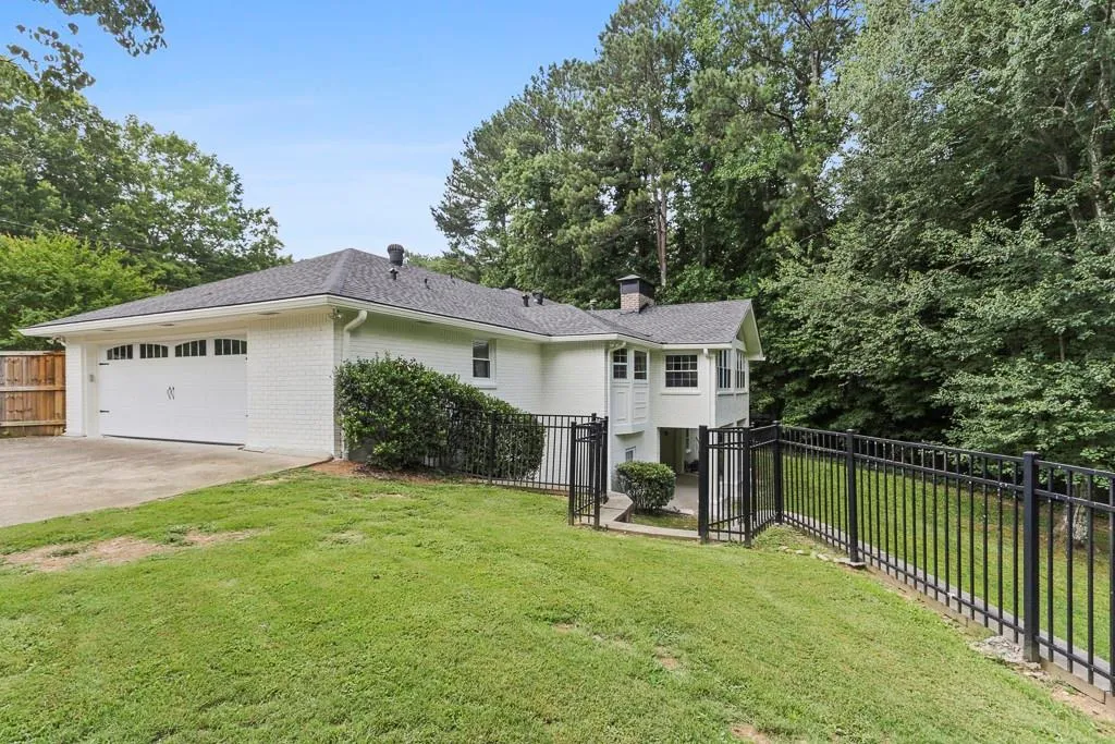 5795 Riverwood Drive, Sandy Springs, Georgia 30328, 5 Bedrooms Bedrooms, ,4 BathroomsBathrooms,Residential,Sold,5795 Riverwood Drive,6911121